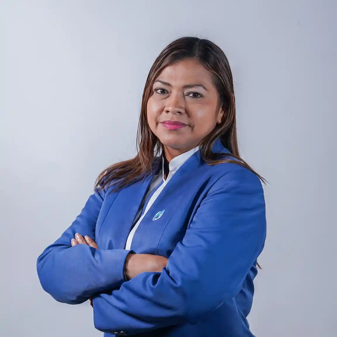 Linda Gualoto, Tcnlga.